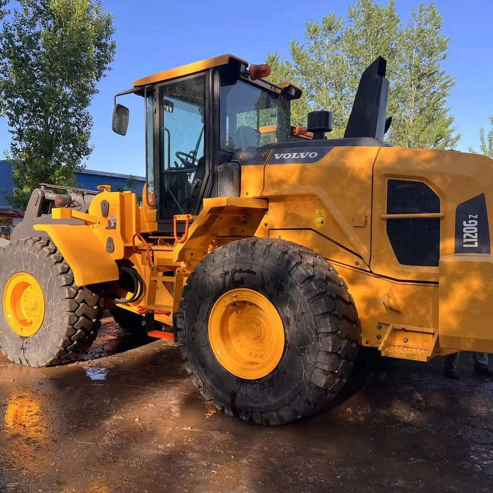 Used Volvo L120GZ 6 Ton Capacity Wheel Loader Available for Sale - اللودر بعجل: صورة 1 Used Volvo L120GZ 6 Ton Capacity Wheel Loader Available for Sale - اللودر بعجل: صورة 1