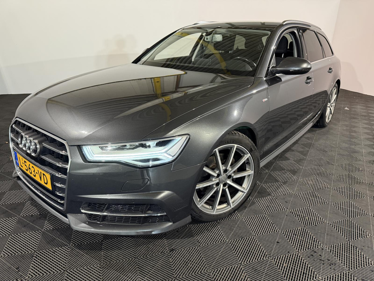 Audi | A6 Avant | 1.8 TFSI ultra Premium Edition | 2016 | 240.412 km | Automaat | L563VD | Geen oordeel - سيارة: صورة 1 Audi | A6 Avant | 1.8 TFSI ultra Premium Edition | 2016 | 240.412 km | Automaat | L563VD | Geen oordeel - سيارة: صورة 1