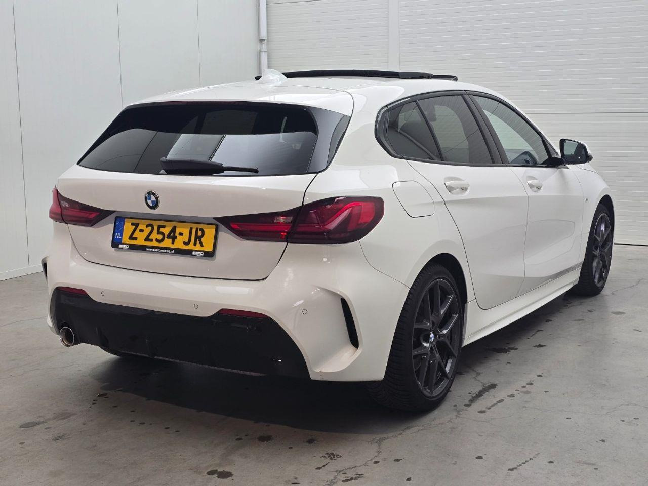 BMW 1 - serie 118i High Executive M-Sport | 2020 | 90.496 km | Automaat | Z254JR | NAP: Geen oordeel - هاتشباك: صورة 4 BMW 1 - serie 118i High Executive M-Sport | 2020 | 90.496 km | Automaat | Z254JR | NAP: Geen oordeel - هاتشباك: صورة 4