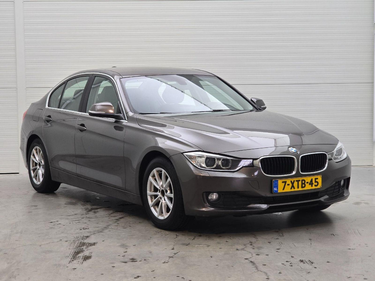 BMW 3-serie 320d EfficientDynamics Edition High Executive | 2014 | 300.611 km | Automaat | 7XTB45 | NAP: Logisch - سيدان: صورة 2 BMW 3-serie 320d EfficientDynamics Edition High Executive | 2014 | 300.611 km | Automaat | 7XTB45 | NAP: Logisch - سيدان: صورة 2