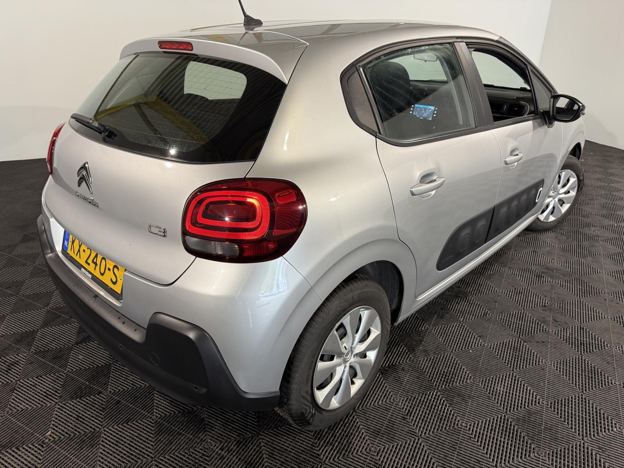 Citroen | C3 | 1.2 PureTech Feel 105g | 2016 | 175.577 km | KX240S | Logisch - هاتشباك: صورة 3 Citroen | C3 | 1.2 PureTech Feel 105g | 2016 | 175.577 km | KX240S | Logisch - هاتشباك: صورة 3