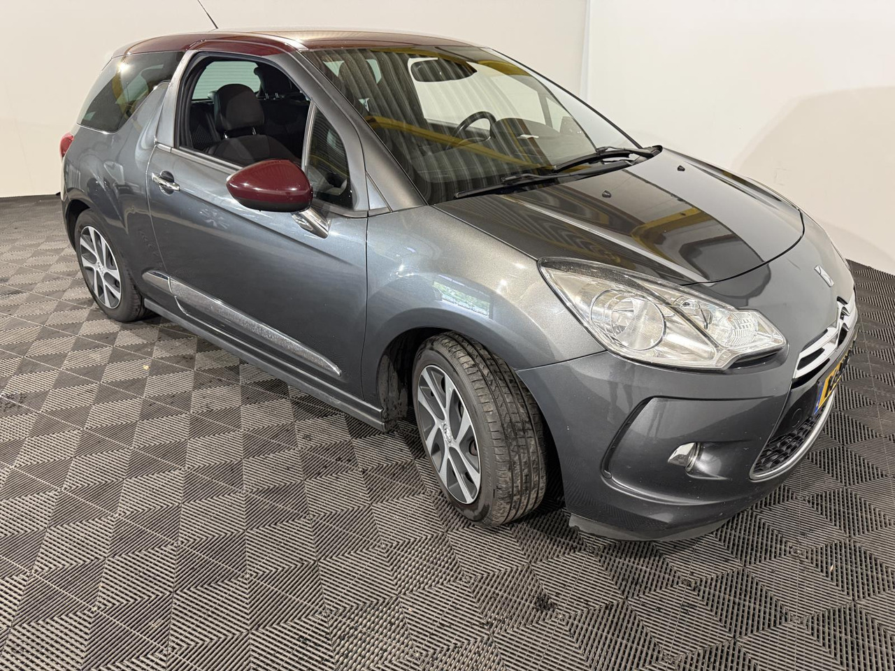 Citroen DS3 1.6 e-HDi So Chic | 2012 | 277.448 km | 14-XLR-7 - هاتشباك: صورة 3 Citroen DS3 1.6 e-HDi So Chic | 2012 | 277.448 km | 14-XLR-7 - هاتشباك: صورة 3