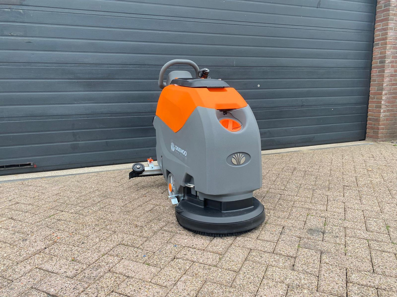 Daewoo DAFL50A Schrobzuigmachine - ماكينة تنظيف: صورة 1 Daewoo DAFL50A Schrobzuigmachine - ماكينة تنظيف: صورة 1