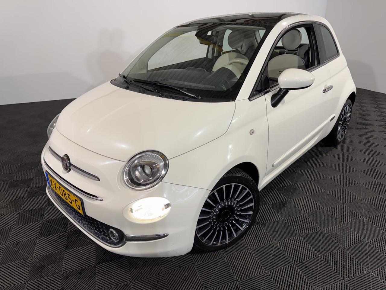 Fiat | 500 | 0.9 TwinAir Turbo Lounge | 2017 | 174.274 km | KX085G | Logisch - هاتشباك: صورة 1 Fiat | 500 | 0.9 TwinAir Turbo Lounge | 2017 | 174.274 km | KX085G | Logisch - هاتشباك: صورة 1