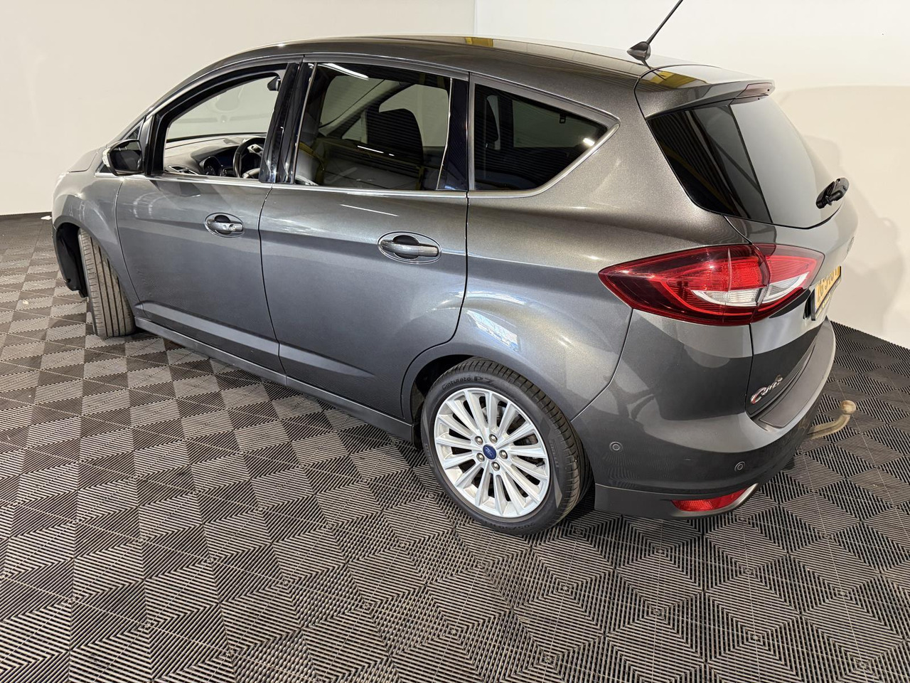 Ford C-Max 1.0 Titanium ZG-548-F 186.382 km - سيارة: صورة 3 Ford C-Max 1.0 Titanium ZG-548-F 186.382 km - سيارة: صورة 3