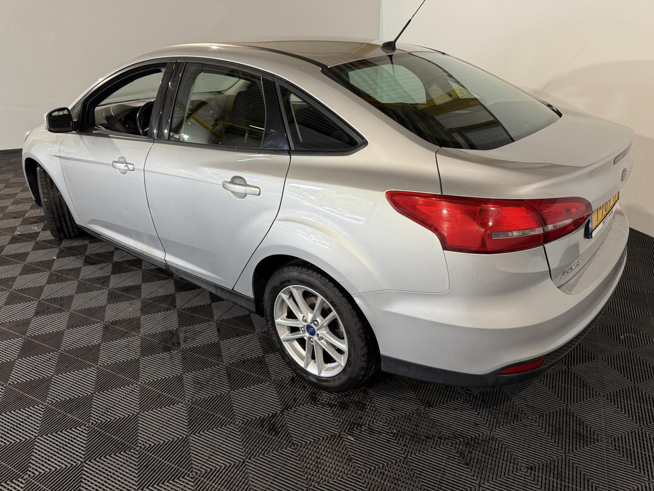 Ford Focus 1.0 Trend Edition 2015 206.005 km T-789-TF - سيدان: صورة 3 Ford Focus 1.0 Trend Edition 2015 206.005 km T-789-TF - سيدان: صورة 3