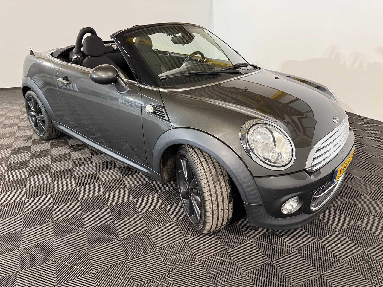 Mini Mini Roadster 1.6 Cooper | 2012 | 123.482 km | X-461-PR - سيارة: صورة 3 Mini Mini Roadster 1.6 Cooper | 2012 | 123.482 km | X-461-PR - سيارة: صورة 3