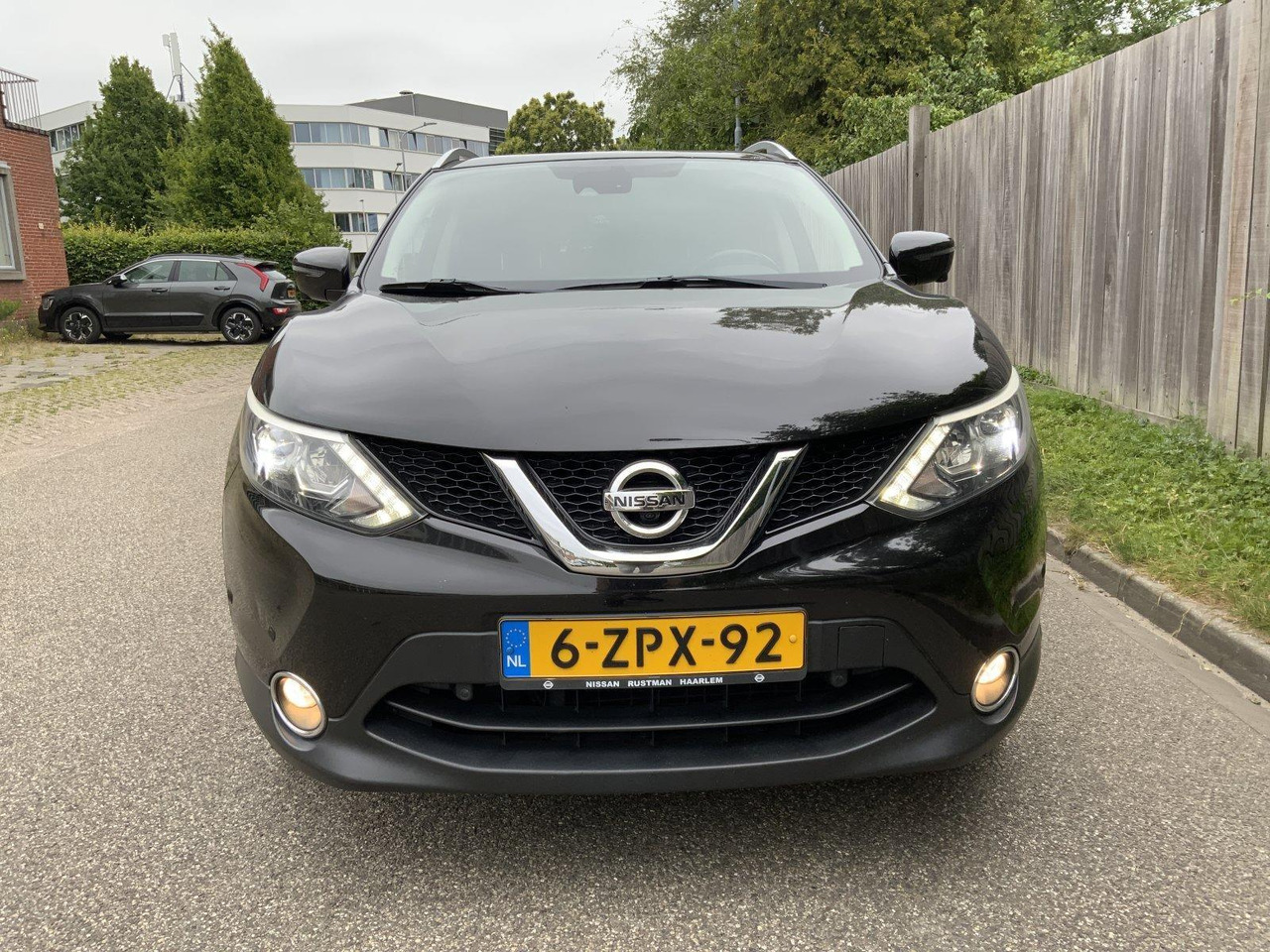 Nissan Qashqai 1.6 Tekna 6-ZPX-92 209.591km - سيارة: صورة 2 Nissan Qashqai 1.6 Tekna 6-ZPX-92 209.591km - سيارة: صورة 2