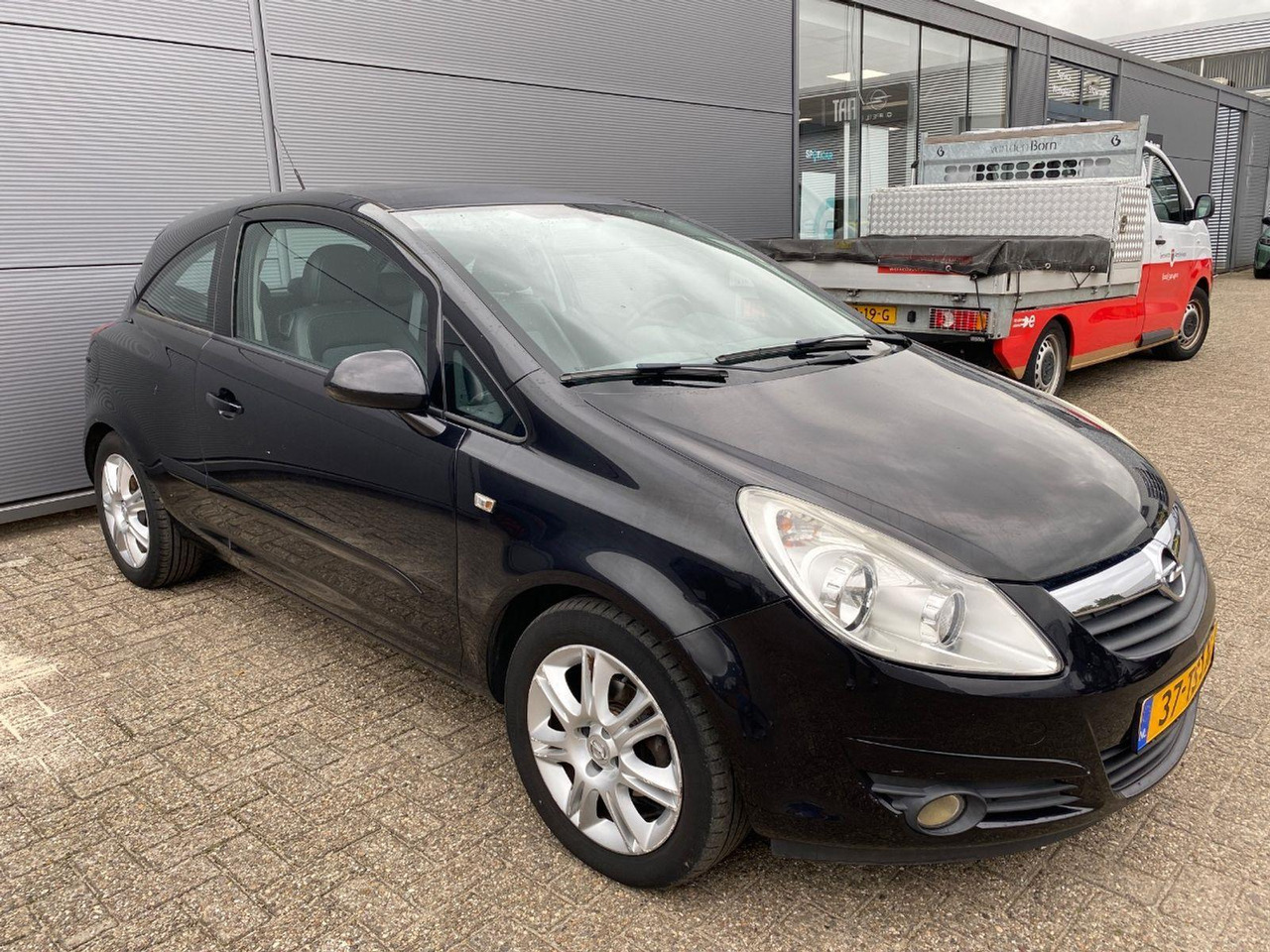 Opel Corsa 1.4 - 16V Cosmo | 2007 | 182.361 km | Automaat | 37TSJX | NAP: Logisch - هاتشباك: صورة 2 Opel Corsa 1.4 - 16V Cosmo | 2007 | 182.361 km | Automaat | 37TSJX | NAP: Logisch - هاتشباك: صورة 2