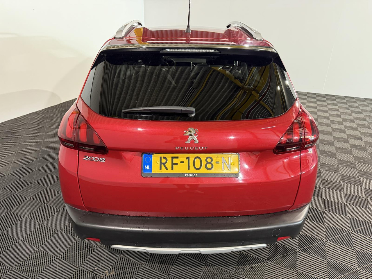 Peugeot 2008 1.2 PureTech Blue Lease Executive RF-108-N 141.645 km - سيارة: صورة 2 Peugeot 2008 1.2 PureTech Blue Lease Executive RF-108-N 141.645 km - سيارة: صورة 2