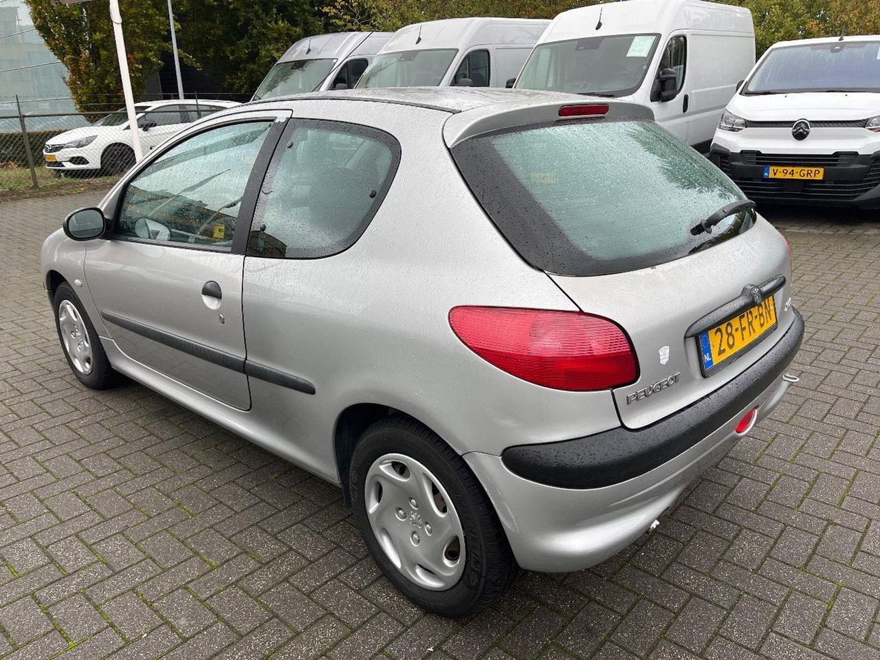 Peugeot 206 1.1 XR | 2000 | 69.922 km | 28FRBN | NAP: Logisch - هاتشباك: صورة 3 Peugeot 206 1.1 XR | 2000 | 69.922 km | 28FRBN | NAP: Logisch - هاتشباك: صورة 3