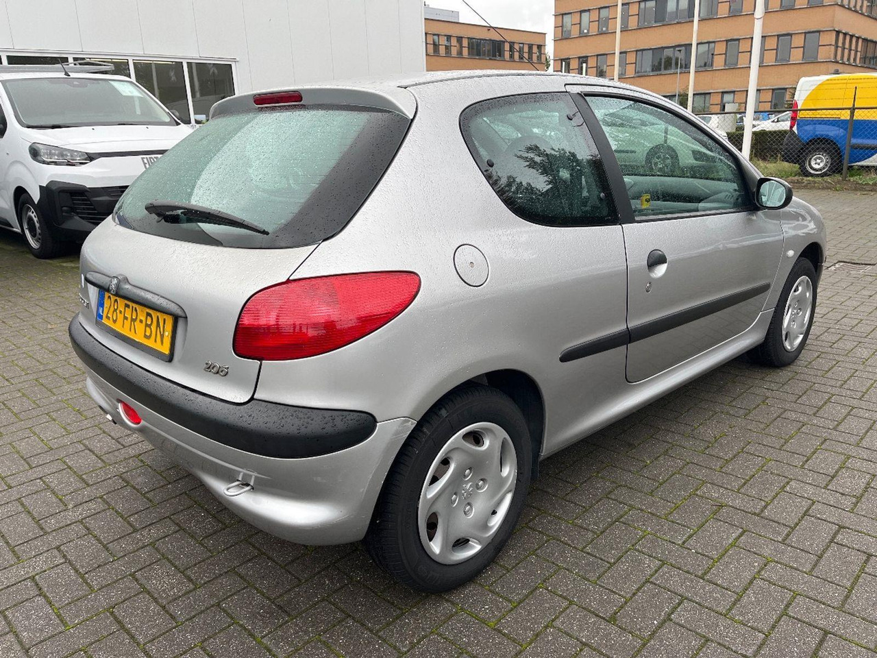 Peugeot 206 1.1 XR | 2000 | 69.922 km | 28FRBN | NAP: Logisch - هاتشباك: صورة 4 Peugeot 206 1.1 XR | 2000 | 69.922 km | 28FRBN | NAP: Logisch - هاتشباك: صورة 4