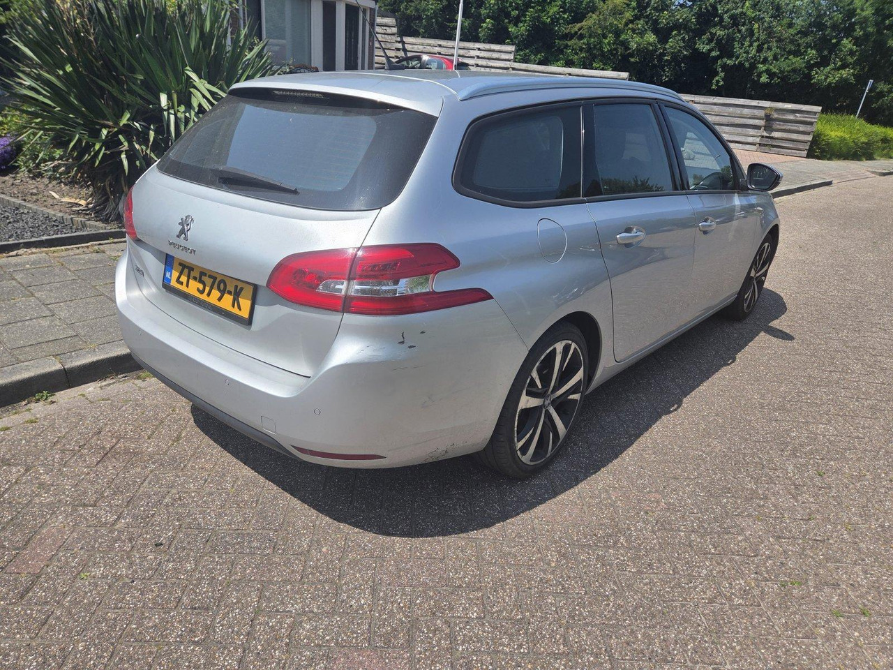 Peugeot 308 1.2 PureTech Allure ZT-579-K 236.408 - سيارة: صورة 5 Peugeot 308 1.2 PureTech Allure ZT-579-K 236.408 - سيارة: صورة 5
