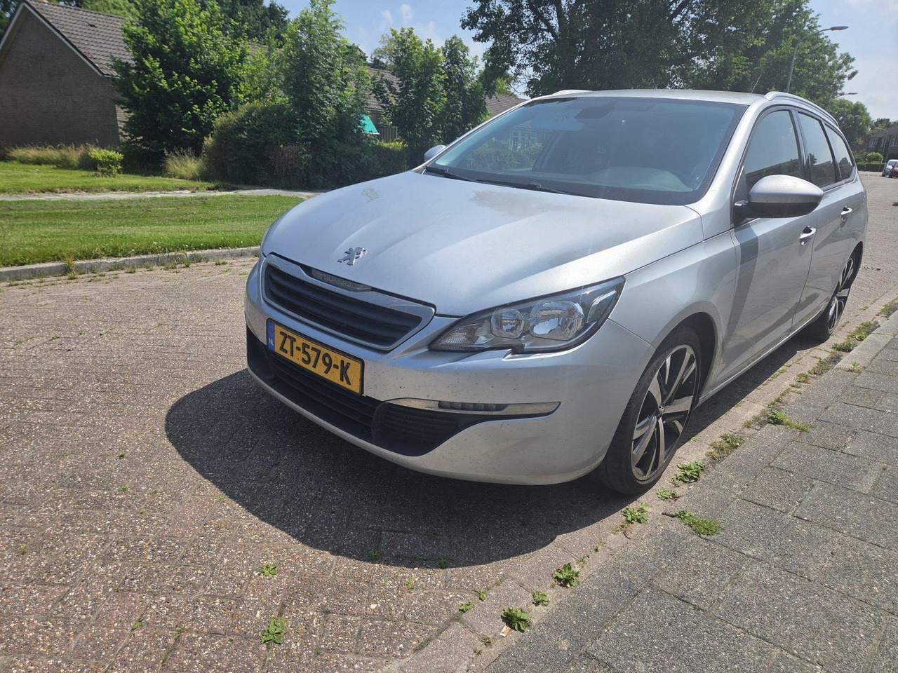 Peugeot 308 1.2 PureTech Allure ZT-579-K 236.408 - سيارة: صورة 1 Peugeot 308 1.2 PureTech Allure ZT-579-K 236.408 - سيارة: صورة 1