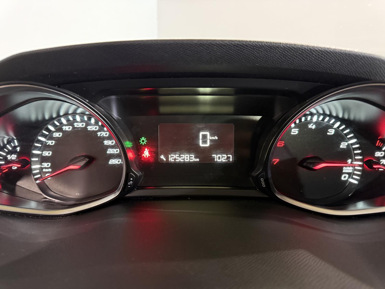 Peugeot | 308 SW | 1.2 PureTech Blue Lion | 2017 | 125.283 km | NL320L | Logisch - سيارة: صورة 5 Peugeot | 308 SW | 1.2 PureTech Blue Lion | 2017 | 125.283 km | NL320L | Logisch - سيارة: صورة 5