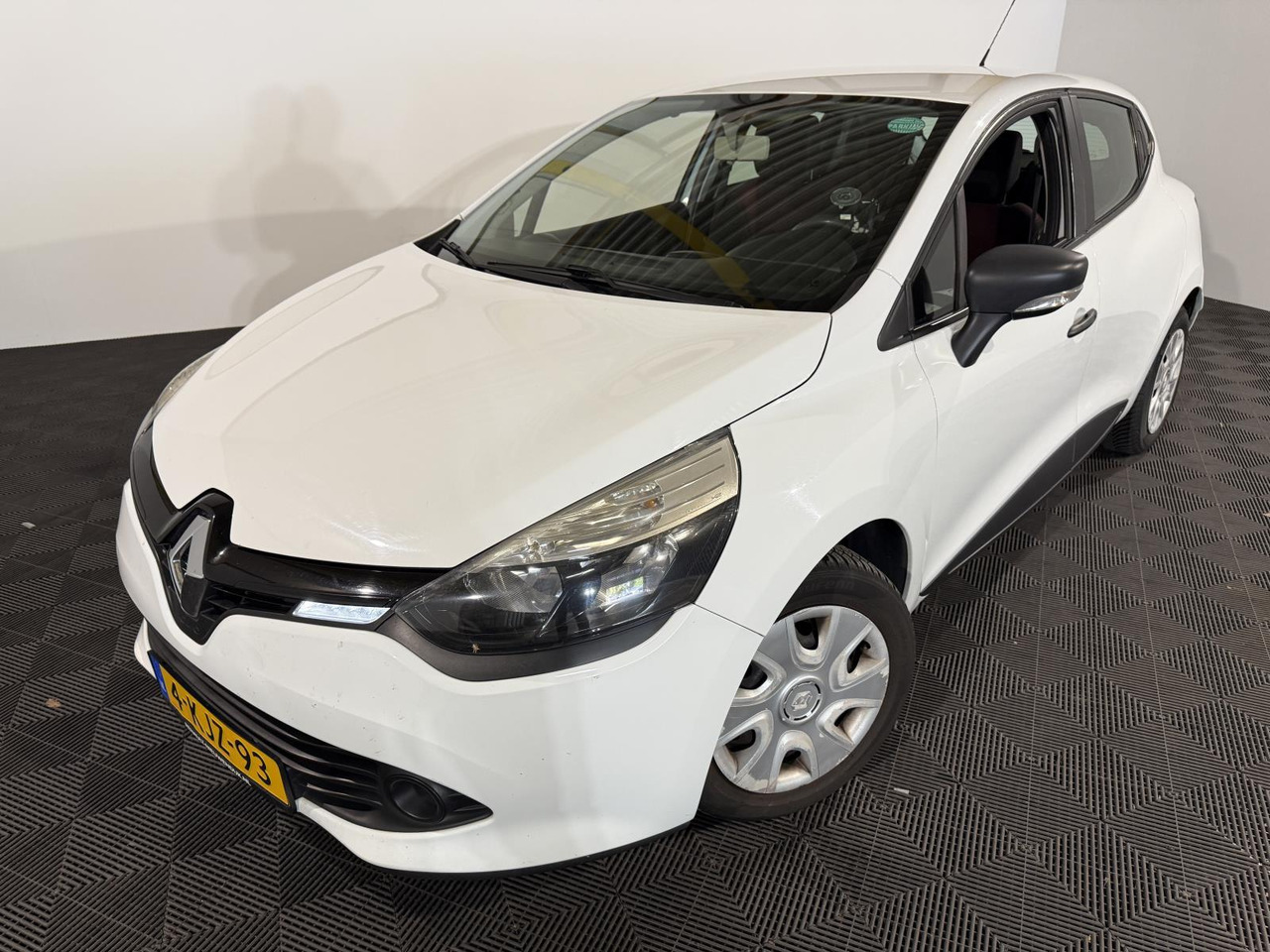 Renault | Clio | 0.9 TCe Authentique | 2013 | 160.970 km | 4KJZ93 | Logisch - هاتشباك: صورة 1 Renault | Clio | 0.9 TCe Authentique | 2013 | 160.970 km | 4KJZ93 | Logisch - هاتشباك: صورة 1