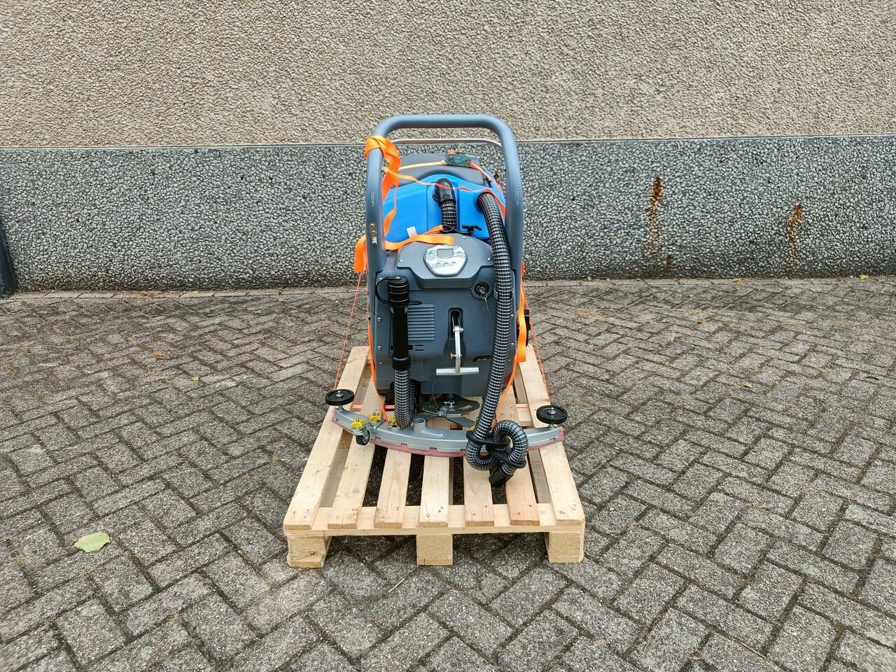 Schrob/ Veegmachine Nieuw - ماكينة تنظيف: صورة 4 Schrob/ Veegmachine Nieuw - ماكينة تنظيف: صورة 4