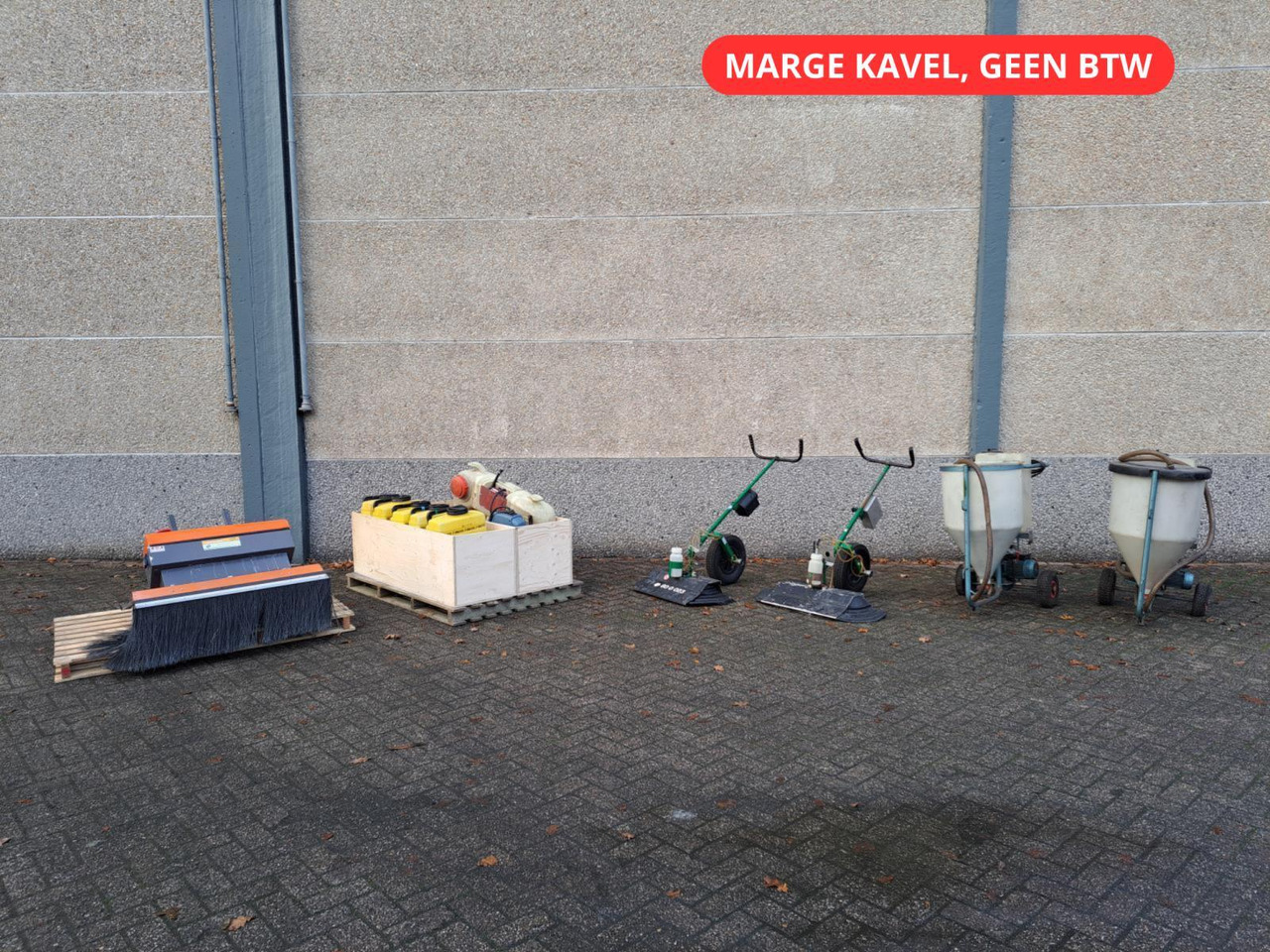 Set Spuitapparatuur: 5x Rugspuit, 2x Duwspuit, 2 Vul-/Spoelmachines, 1x Mantis UVL Spuit Installatie - ماكينة تنظيف: صورة 1 Set Spuitapparatuur: 5x Rugspuit, 2x Duwspuit, 2 Vul-/Spoelmachines, 1x Mantis UVL Spuit Installatie - ماكينة تنظيف: صورة 1