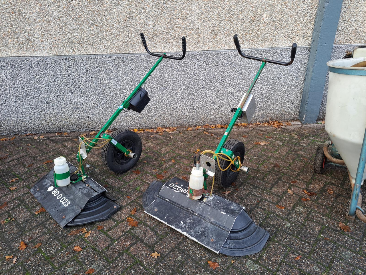 Set Spuitapparatuur: 5x Rugspuit, 2x Duwspuit, 2 Vul-/Spoelmachines, 1x Mantis UVL Spuit Installatie - ماكينة تنظيف: صورة 3 Set Spuitapparatuur: 5x Rugspuit, 2x Duwspuit, 2 Vul-/Spoelmachines, 1x Mantis UVL Spuit Installatie - ماكينة تنظيف: صورة 3