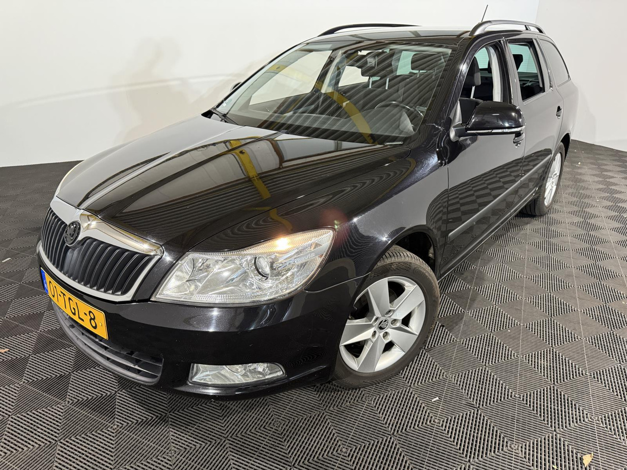 Skoda | Octavia Combi | 1.4 TSI Greentech Ambition Business Line | 2012 | 198.196 km | 01TGL8 | Logisch - سيارة: صورة 1 Skoda | Octavia Combi | 1.4 TSI Greentech Ambition Business Line | 2012 | 198.196 km | 01TGL8 | Logisch - سيارة: صورة 1