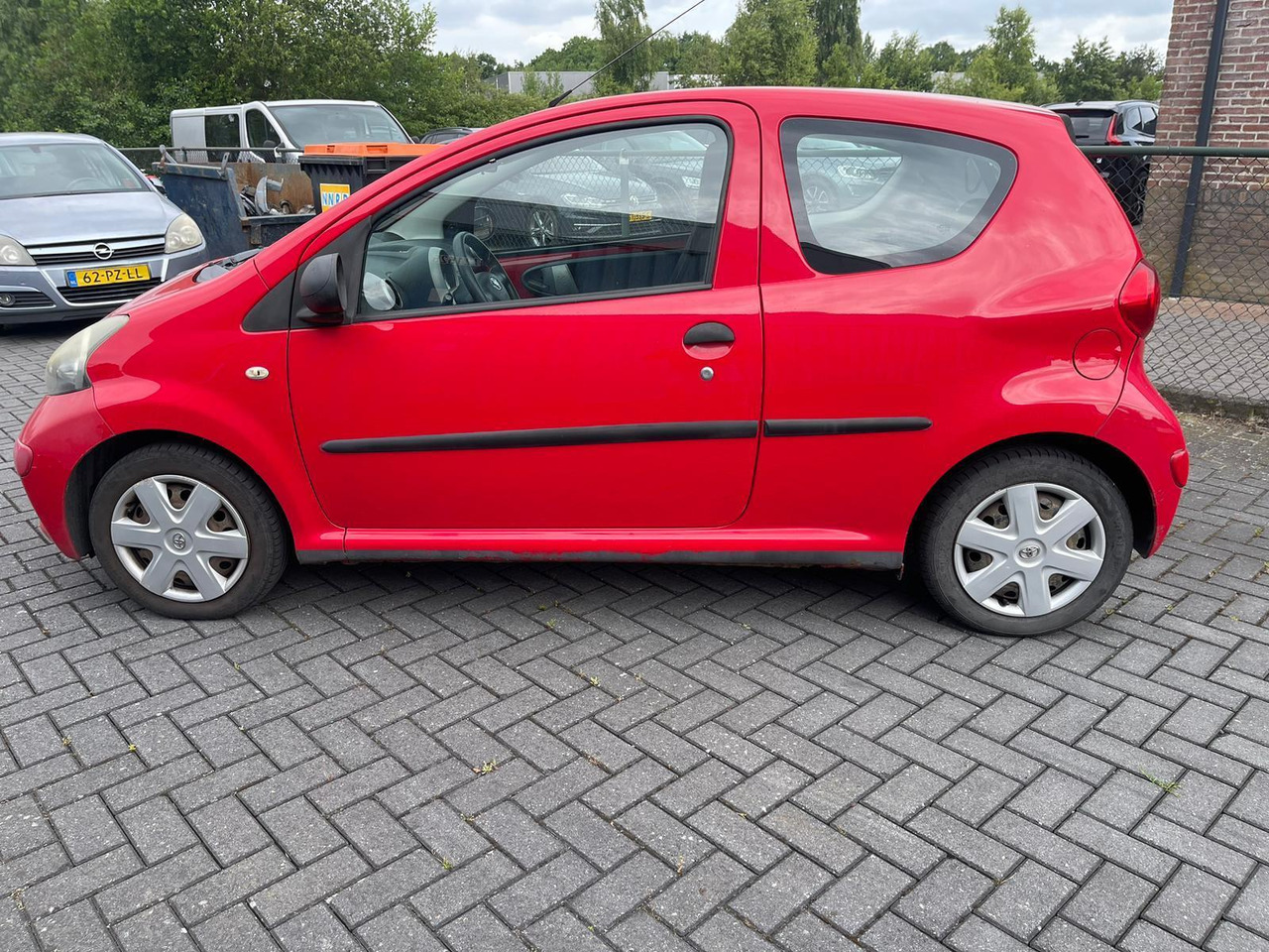 Toyota Aygo 1.0 12V 37-XF-VH - هاتشباك: صورة 4 Toyota Aygo 1.0 12V 37-XF-VH - هاتشباك: صورة 4