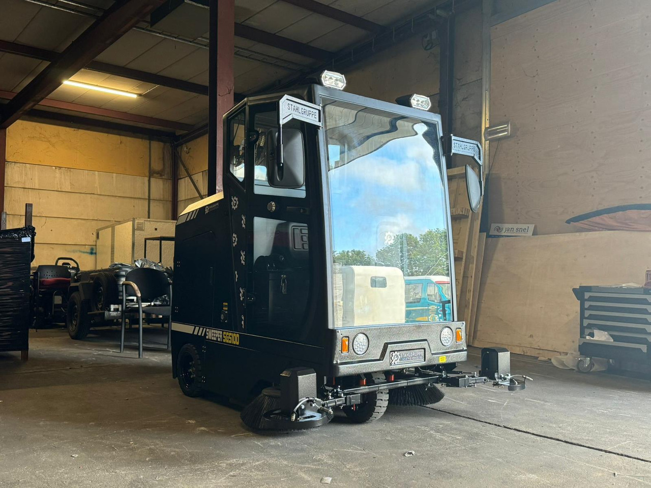Veegmachine Stahlgruppe SGS100 - معدات الورشة: صورة 1 Veegmachine Stahlgruppe SGS100 - معدات الورشة: صورة 1