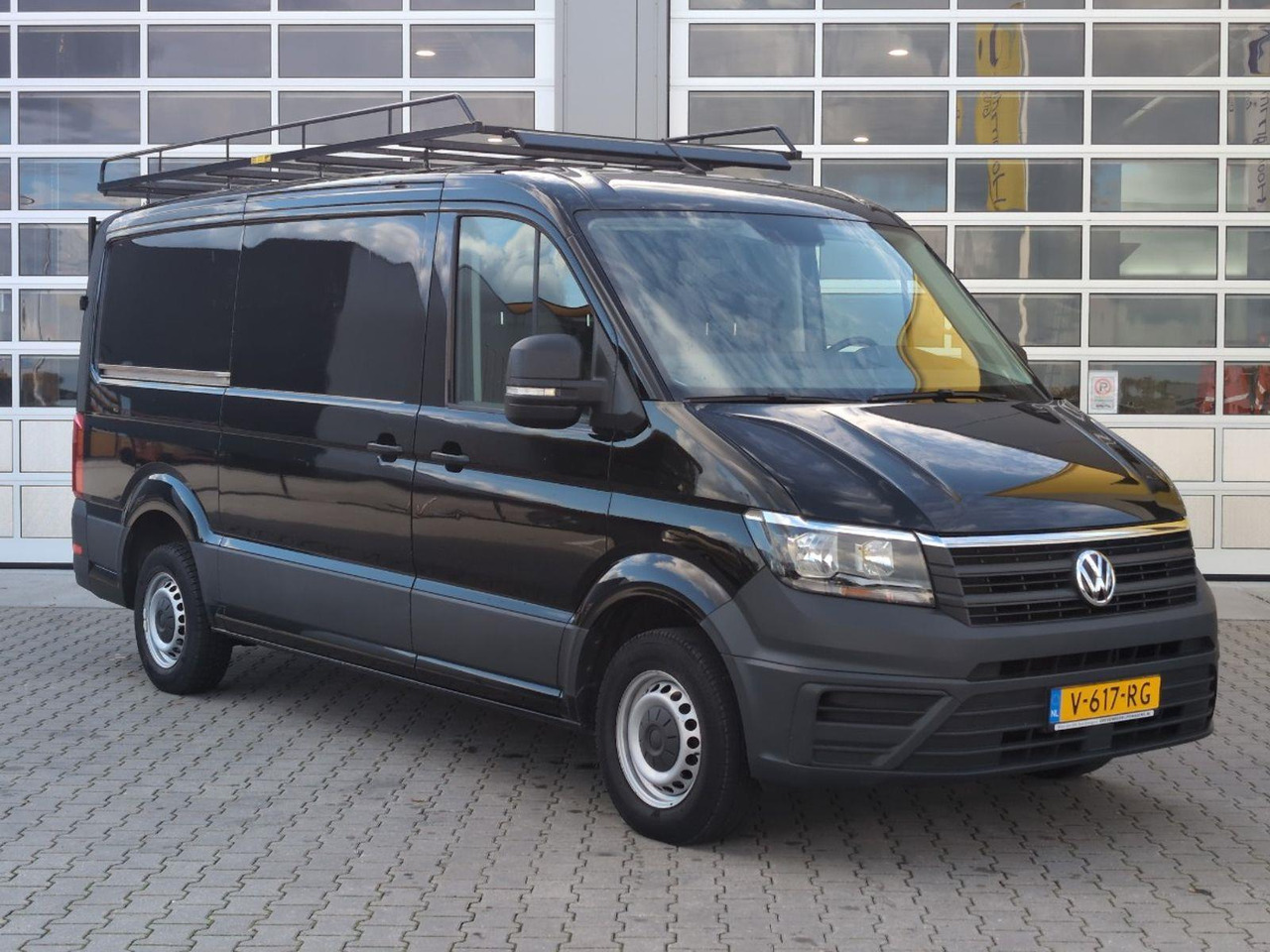 Volkswagen Crafter 30 2.0 TDI L3H2 Trendline | 2018 | 101.985 km | V617RG | NAP: Logisch - فان: صورة 2 Volkswagen Crafter 30 2.0 TDI L3H2 Trendline | 2018 | 101.985 km | V617RG | NAP: Logisch - فان: صورة 2
