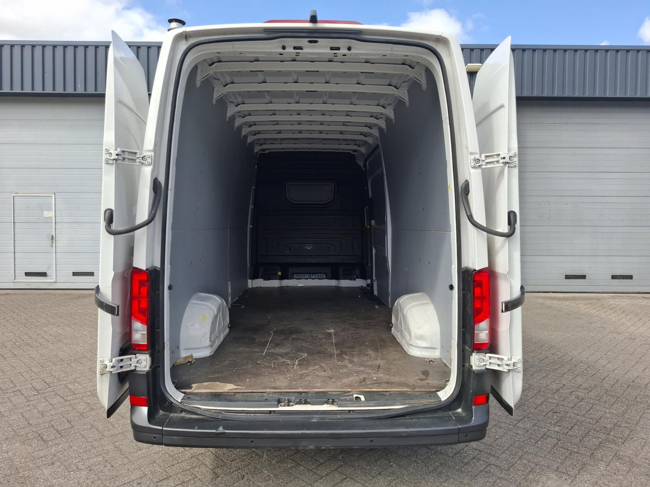 Volkswagen Crafter 35 2.0 TDI L4H3 | 2022 | 135.282 km | VPR-84-T - فان: صورة 3 Volkswagen Crafter 35 2.0 TDI L4H3 | 2022 | 135.282 km | VPR-84-T - فان: صورة 3