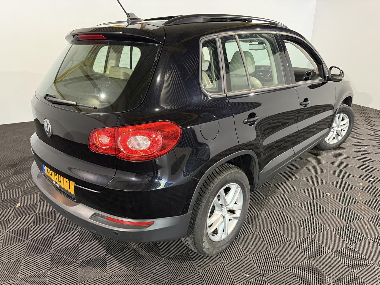 Volkswagen | Tiguan | 1.4 TSI Comfort&Design | 2011 | 236.671 km | 28RDT1 | Logisch - سيارة دفع رباعي: صورة 4 Volkswagen | Tiguan | 1.4 TSI Comfort&Design | 2011 | 236.671 km | 28RDT1 | Logisch - سيارة دفع رباعي: صورة 4