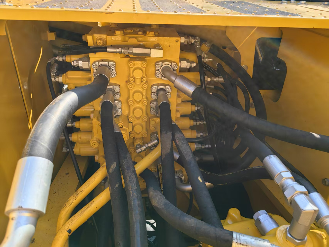 KOMATSU PC200-7 - حفار زاحف: صورة 4 KOMATSU PC200-7 - حفار زاحف: صورة 4