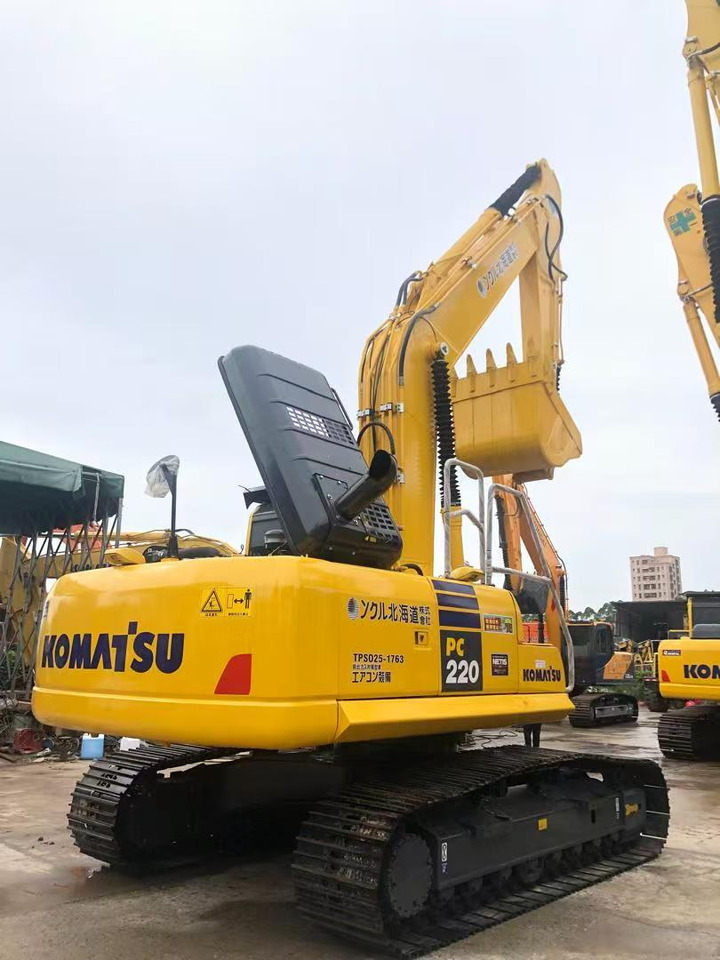 KOMATSU PC220 - حفار زاحف: صورة 1 KOMATSU PC220 - حفار زاحف: صورة 1