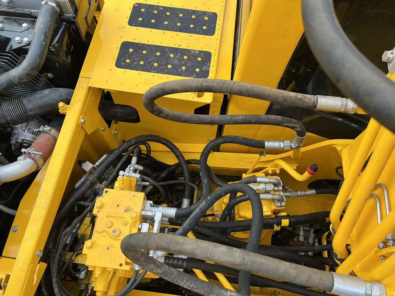 Komatsu PC200-7 - حفار زاحف: صورة 5 Komatsu PC200-7 - حفار زاحف: صورة 5