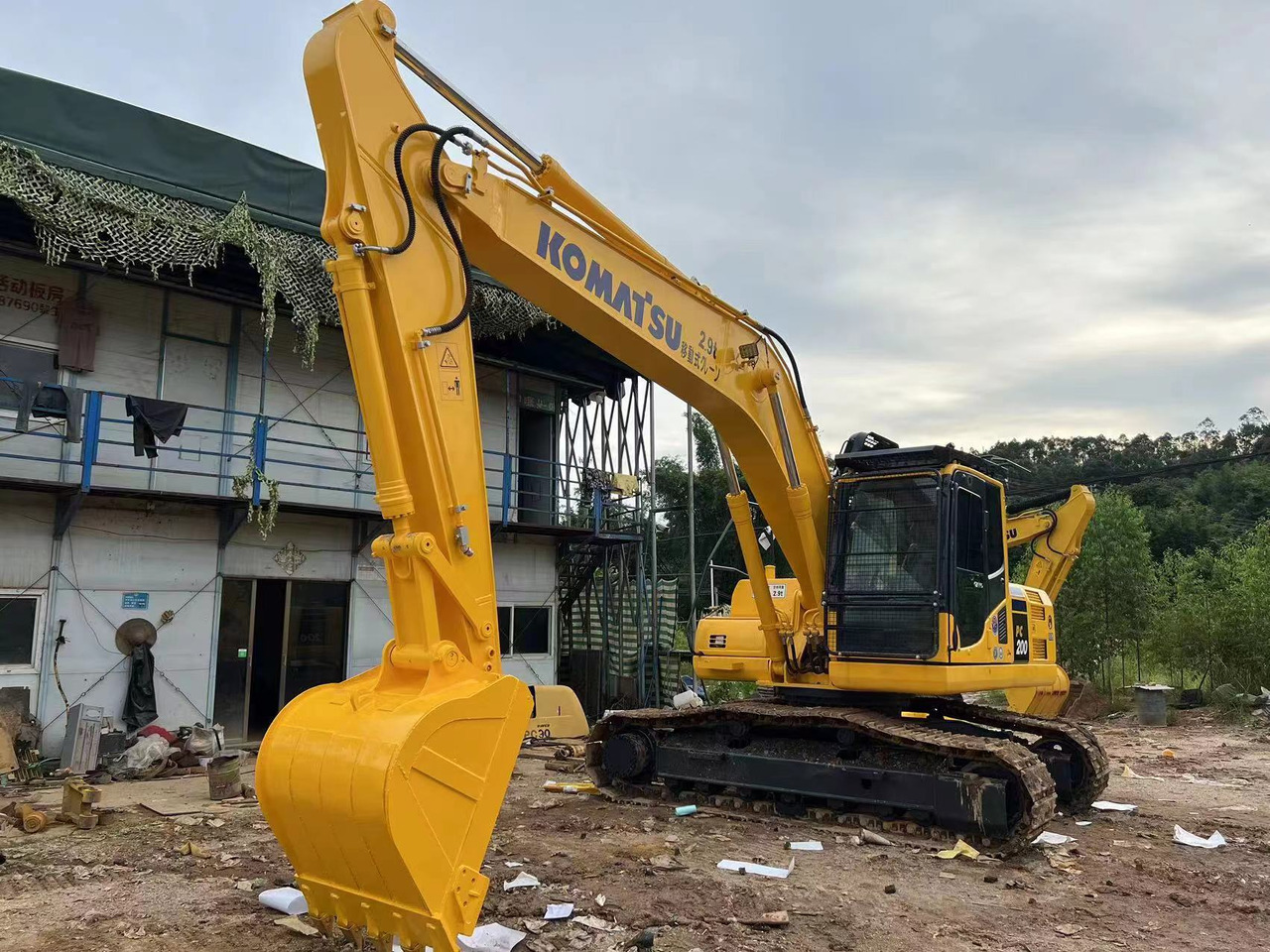 Komatsu PC200-7 - حفار زاحف: صورة 1 Komatsu PC200-7 - حفار زاحف: صورة 1