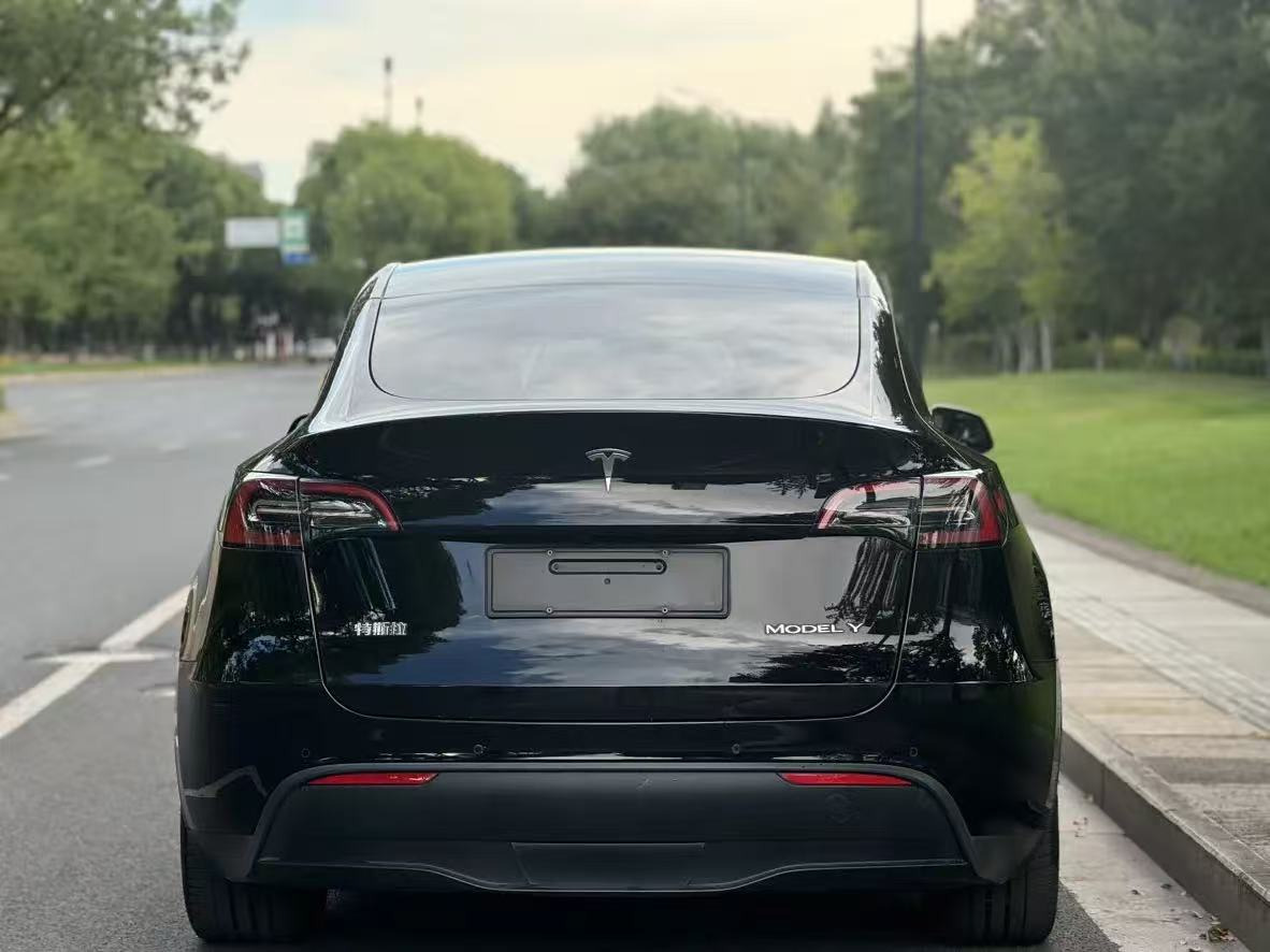 TESLA MODEL Y - سيارة: صورة 5 TESLA MODEL Y - سيارة: صورة 5