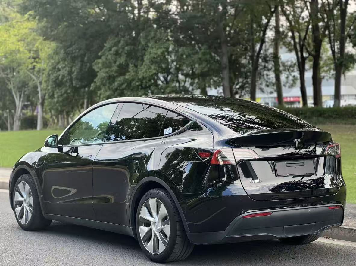 TESLA MODEL Y - سيارة: صورة 4 TESLA MODEL Y - سيارة: صورة 4