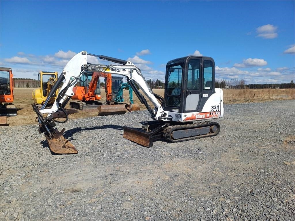 Bobcat 334 kallistajalla - حفار صغير: صورة 1 Bobcat 334 kallistajalla - حفار صغير: صورة 1