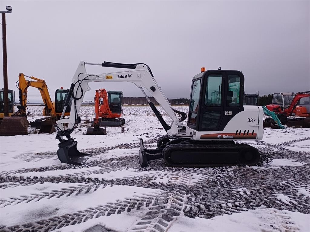 Bobcat 337D Kallistuvalla liittimellä - حفار صغير: صورة 2 Bobcat 337D Kallistuvalla liittimellä - حفار صغير: صورة 2