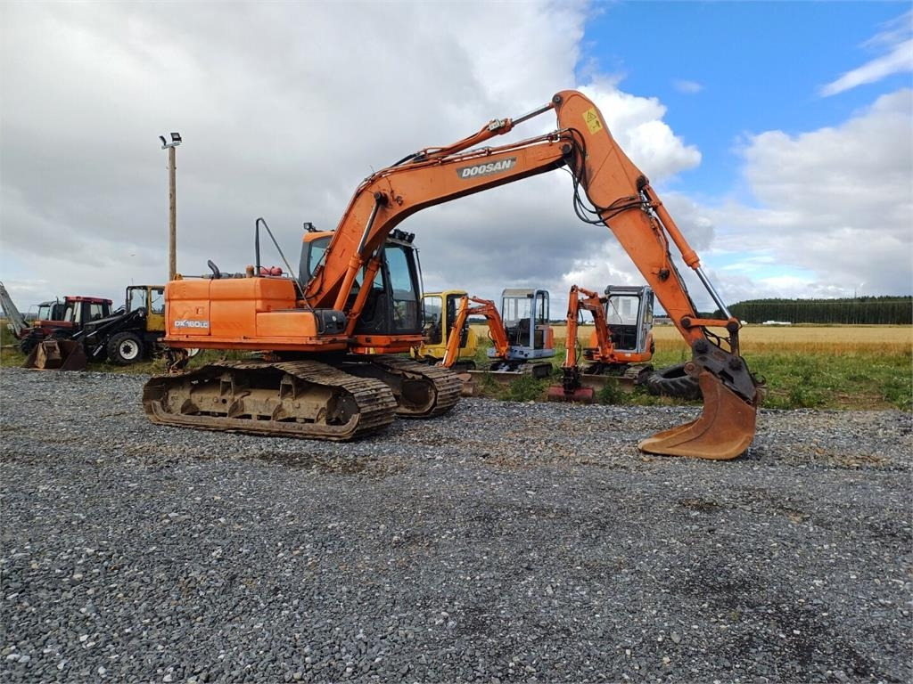 Doosan DX160LC Metsä alustalla - حفار زاحف: صورة 4 Doosan DX160LC Metsä alustalla - حفار زاحف: صورة 4