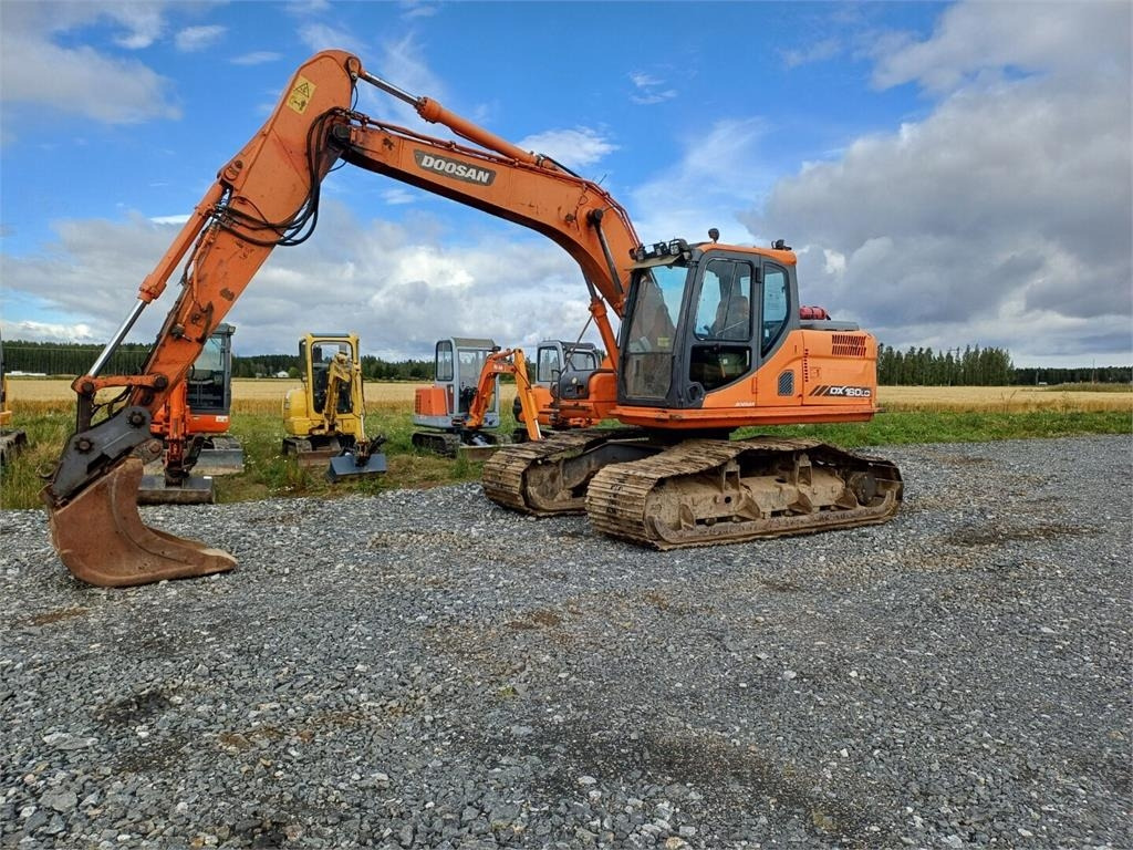 Doosan DX160LC Metsä alustalla - حفار زاحف: صورة 1 Doosan DX160LC Metsä alustalla - حفار زاحف: صورة 1