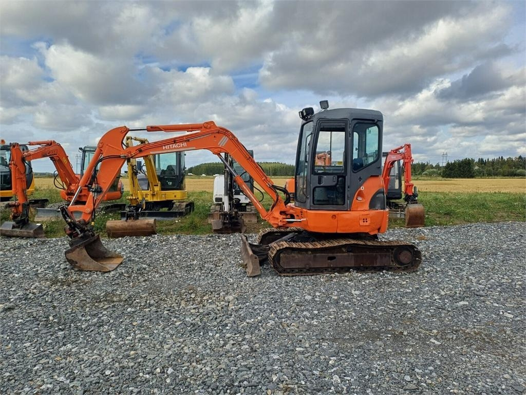 Hitachi EX50U kallistuvalla s40 liittimellä. - حفار صغير: صورة 2 Hitachi EX50U kallistuvalla s40 liittimellä. - حفار صغير: صورة 2