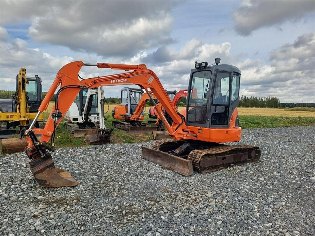 Hitachi EX50U kallistuvalla s40 liittimellä. - حفار صغير: صورة 1 Hitachi EX50U kallistuvalla s40 liittimellä. - حفار صغير: صورة 1