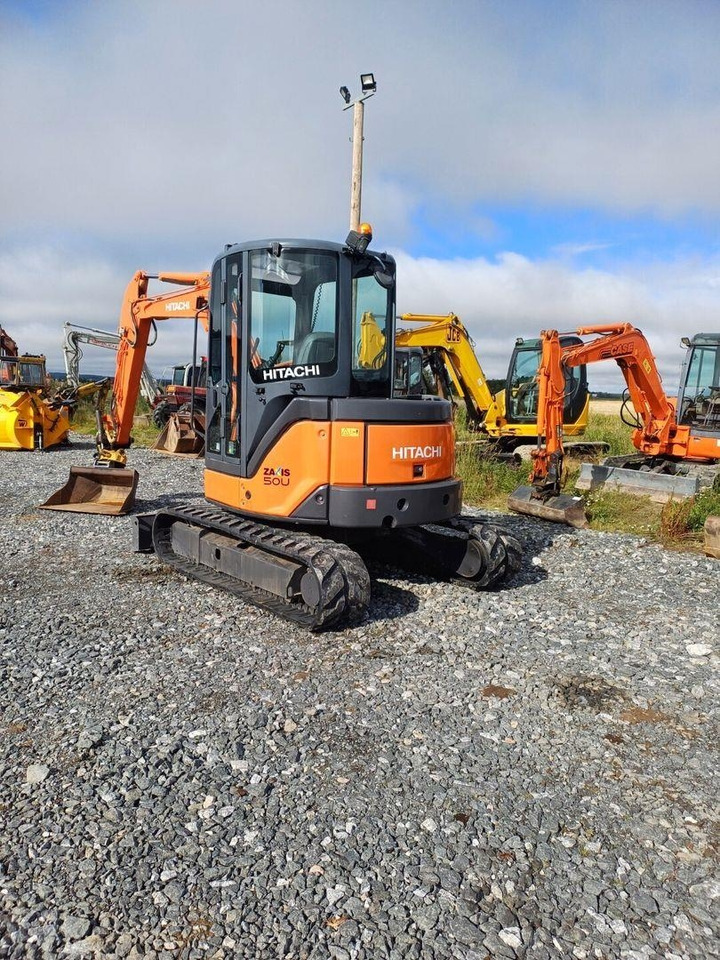 Hitachi ZX50u Engcon pyörittäjällä  - حفار صغير: صورة 4 Hitachi ZX50u Engcon pyörittäjällä  - حفار صغير: صورة 4