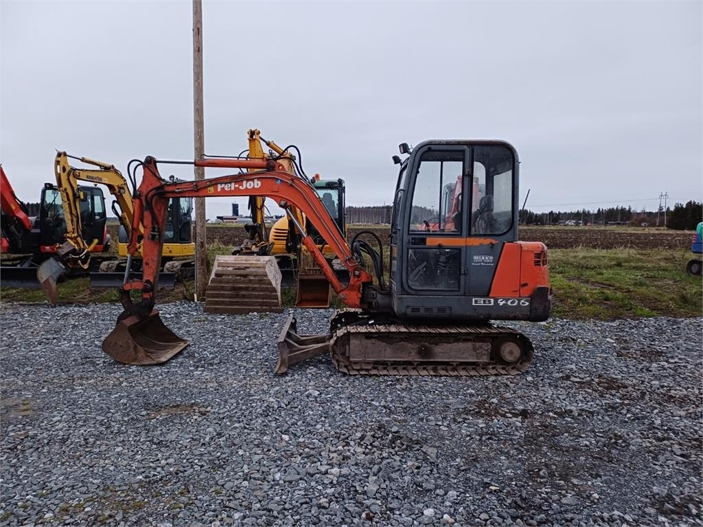 Pel-Job EB406 rautateloilla. Kolme kauhaa - حفار صغير: صورة 1 Pel-Job EB406 rautateloilla. Kolme kauhaa - حفار صغير: صورة 1