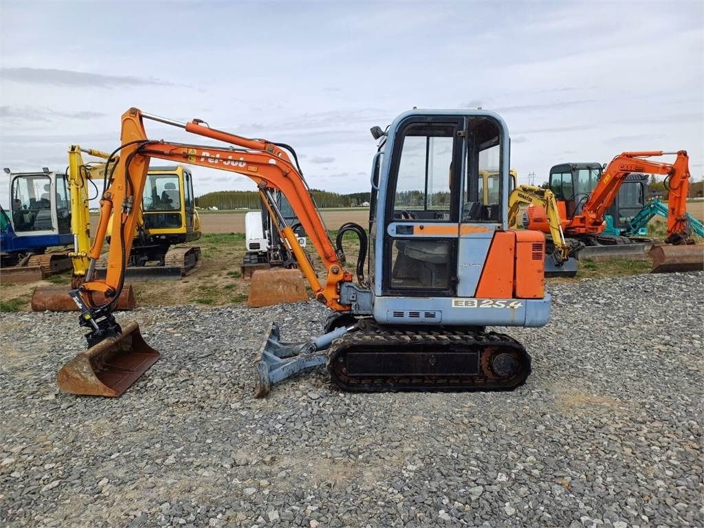 Pel-Job Volvo EB25.4 kallistuvalla liittimellä - حفار صغير: صورة 2 Pel-Job Volvo EB25.4 kallistuvalla liittimellä - حفار صغير: صورة 2
