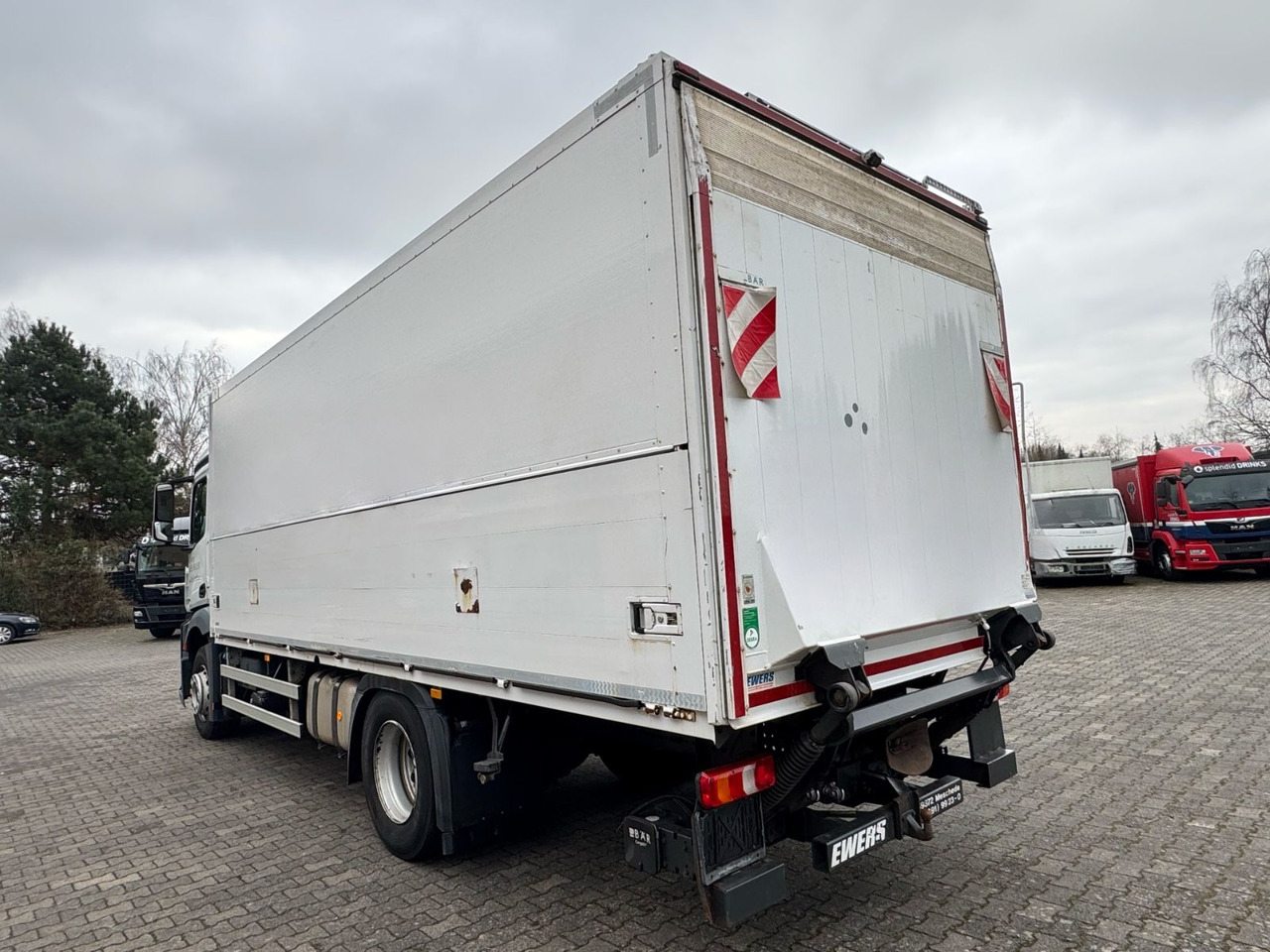Mercedes-Benz Antos 1836L/4x2/2t.LBW/2xAHK/aus.1Hand/16.Pal. - شاحنة مشروبات: صورة 5 Mercedes-Benz Antos 1836L/4x2/2t.LBW/2xAHK/aus.1Hand/16.Pal. - شاحنة مشروبات: صورة 5