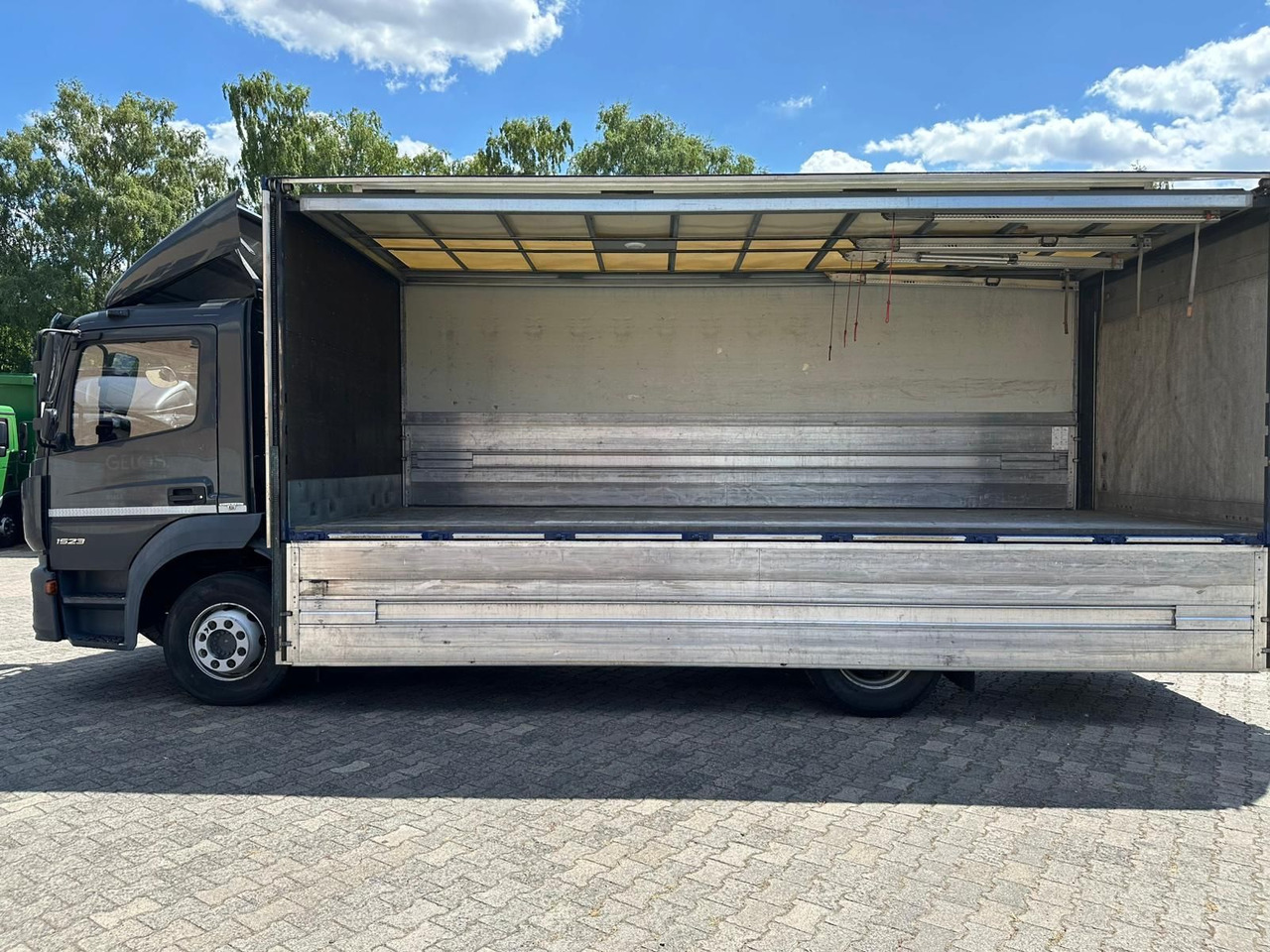 Mercedes-Benz Atego 1523/Klima/LBW/GT-Zertifiziert/2xAHK - شاحنة مشروبات: صورة 4 Mercedes-Benz Atego 1523/Klima/LBW/GT-Zertifiziert/2xAHK - شاحنة مشروبات: صورة 4