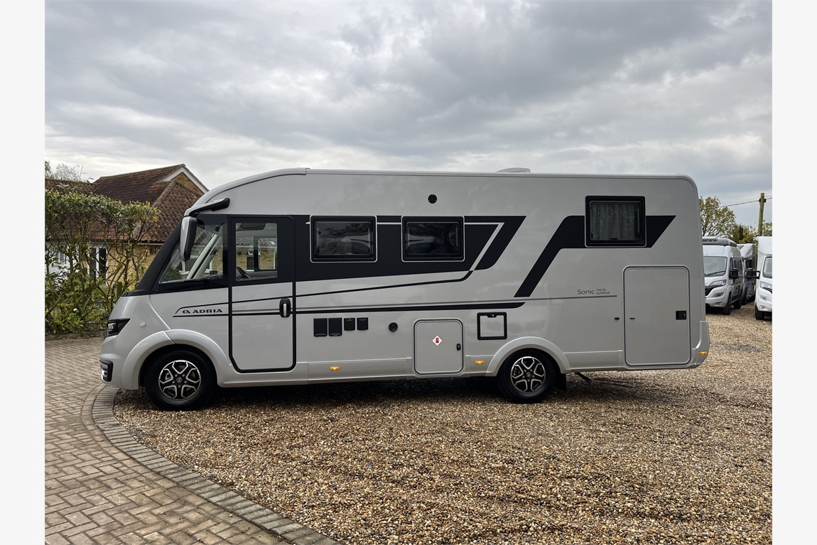 ADRIA Sonis Supreme - موتر هوم متكامل: صورة 1 ADRIA Sonis Supreme - موتر هوم متكامل: صورة 1