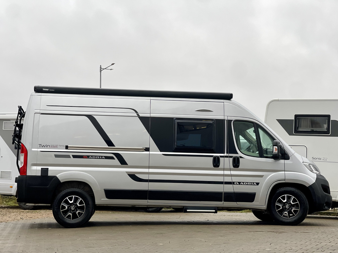Adria Twin axess 600SP family - شاحنة توصيل مغلقة: صورة 2 Adria Twin axess 600SP family - شاحنة توصيل مغلقة: صورة 2
