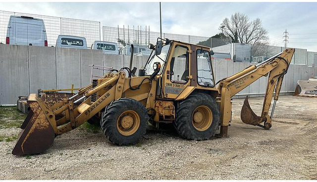 Fiat ALLIS BH4.5 - لودر ذو محراث خلفي/ باكهو: صورة 1 Fiat ALLIS BH4.5 - لودر ذو محراث خلفي/ باكهو: صورة 1