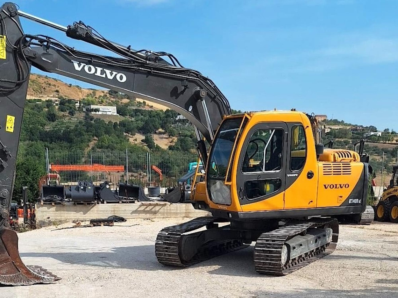 VOLVO EC140BLC - حفار زاحف: صورة 1 VOLVO EC140BLC - حفار زاحف: صورة 1